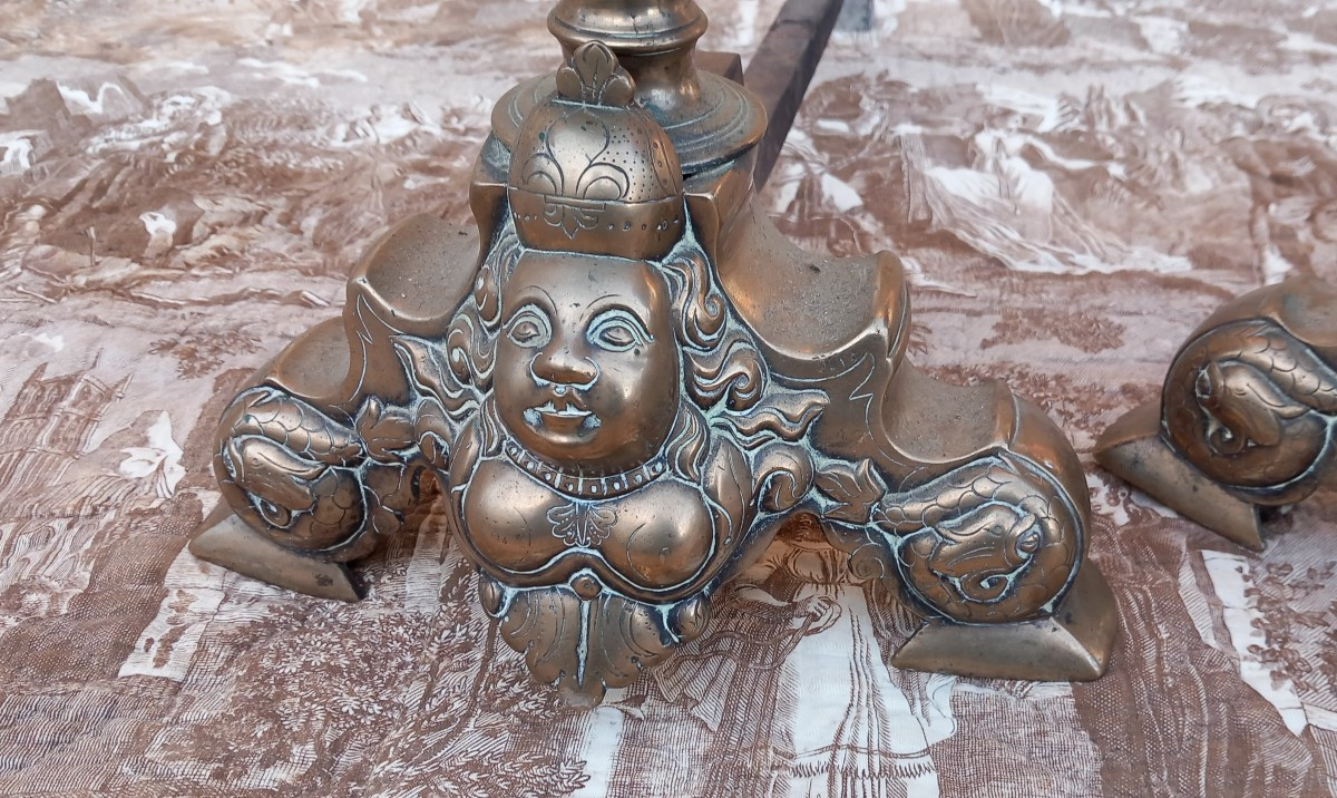 Paire de Chenets en Bronze dits "Marmousets" aux Dauphins  XVIIe Siècle -photo-2