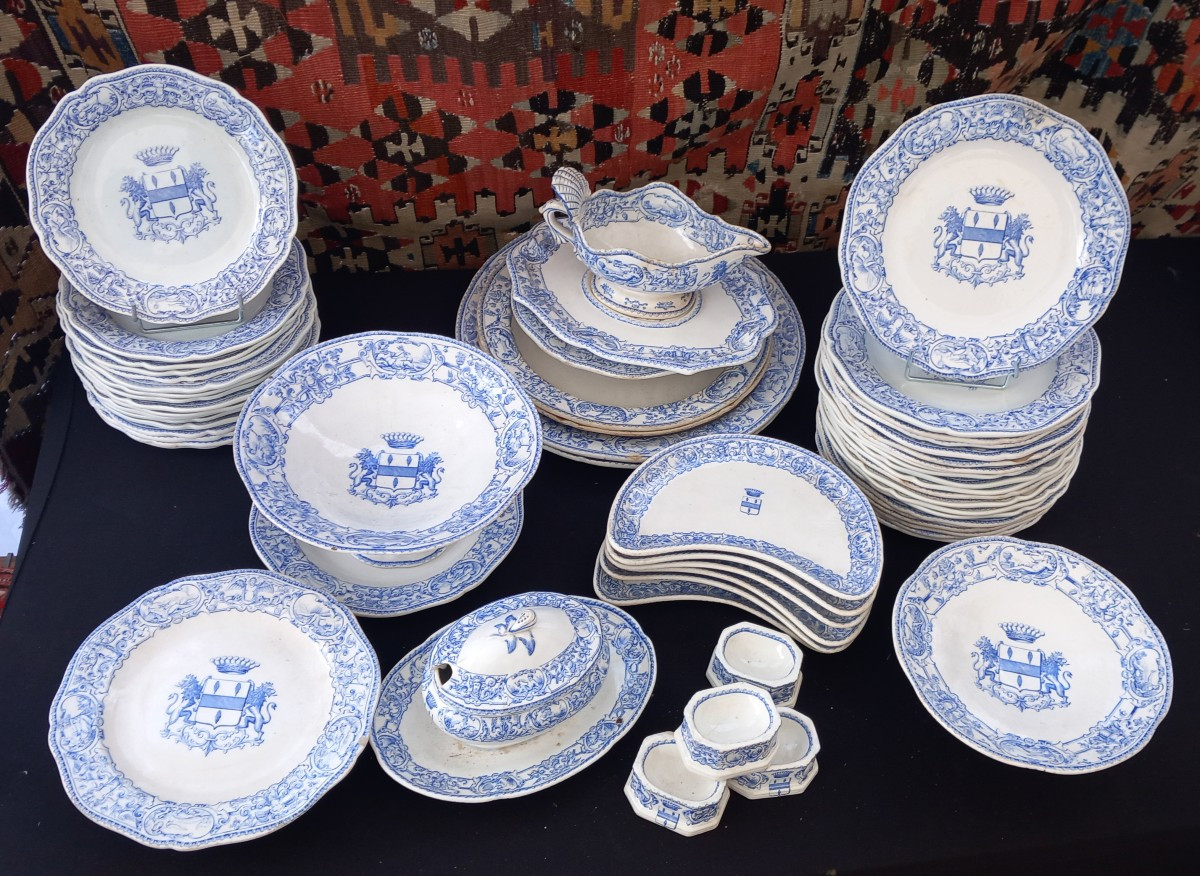 Gien Faience Coat Of Arms And Count's Crown Tableware, 19th Century, Nobility-photo-2