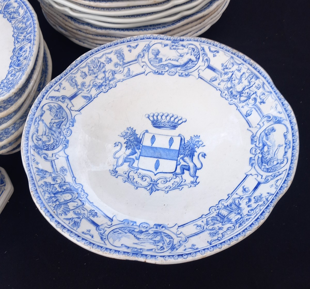 Gien Faience Coat Of Arms And Count's Crown Tableware, 19th Century, Nobility-photo-6