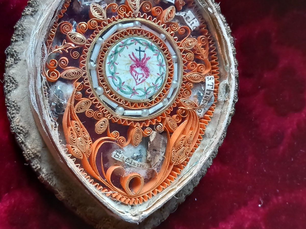 Reliquaire de Voyage fin XVIIIe siècle de Forme Navette Tissu et Verre Apôtres Sacré Coeur -photo-3