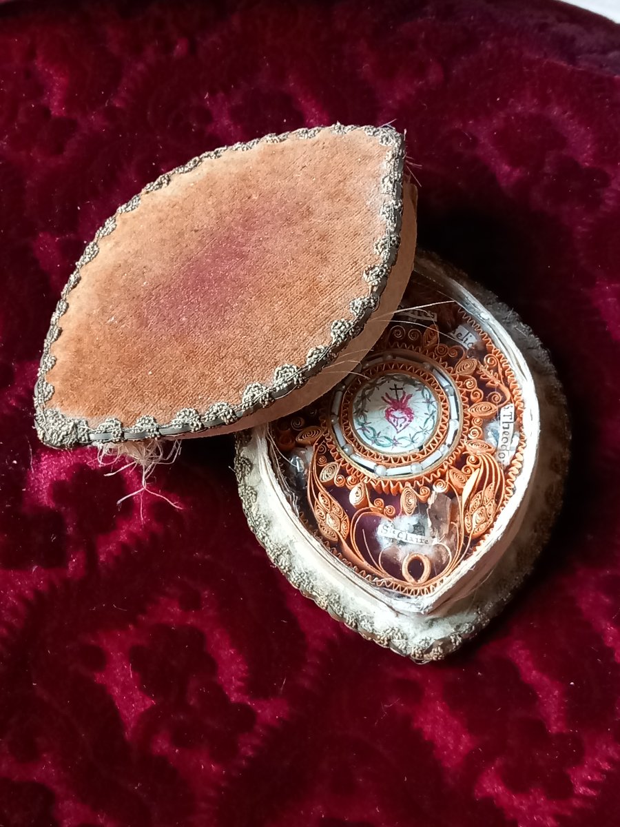 Reliquaire de Voyage fin XVIIIe siècle de Forme Navette Tissu et Verre Apôtres Sacré Coeur -photo-4