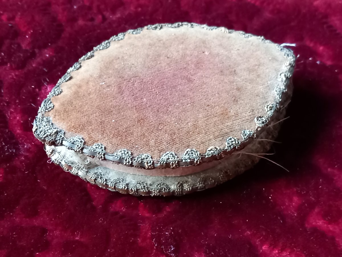 Reliquaire de Voyage fin XVIIIe siècle de Forme Navette Tissu et Verre Apôtres Sacré Coeur -photo-1