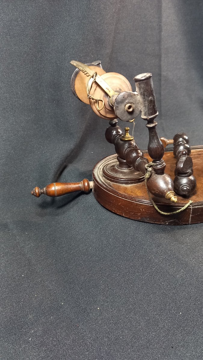 Antique Louis XV-era Silk Spool Wheel, Gilded Bronze And Turned Mahogany, With A -photo-3
