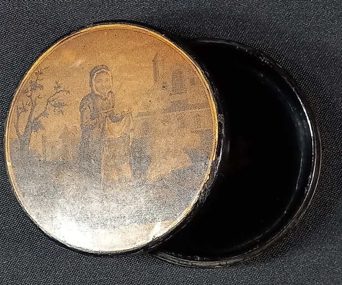 Erotica Curiosa: Papier-mâché Box Depicting A Young Woman Engaged In Exhibitionism, Restoration Period, 19th Century-photo-2