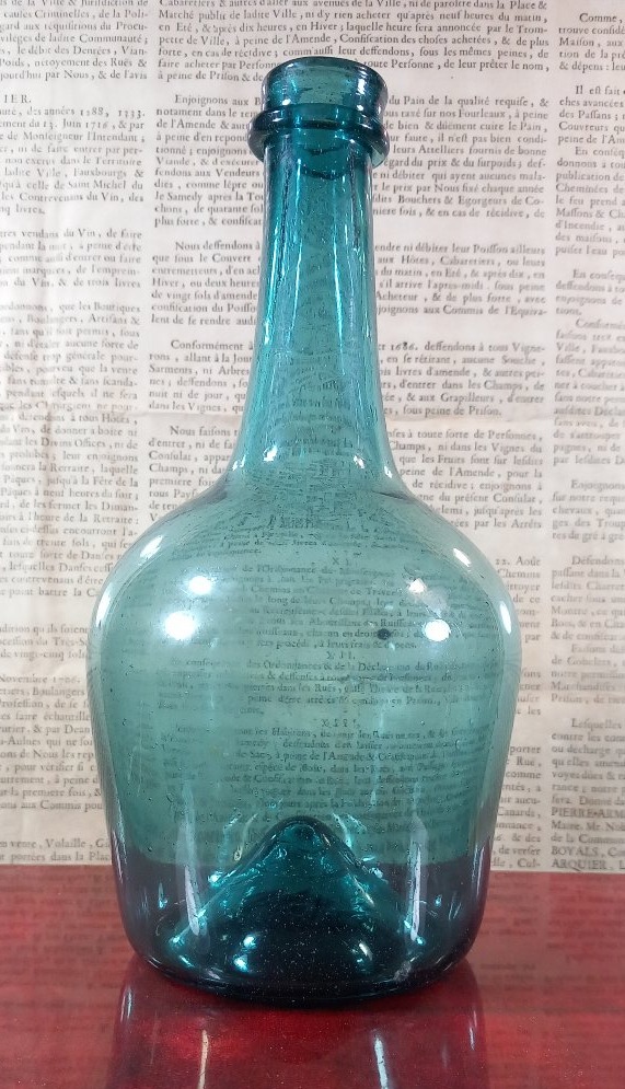 Bouteille en Verre de Grésigne (Tarn) Couleur Bleu-Vert XVIIIe Siècle 