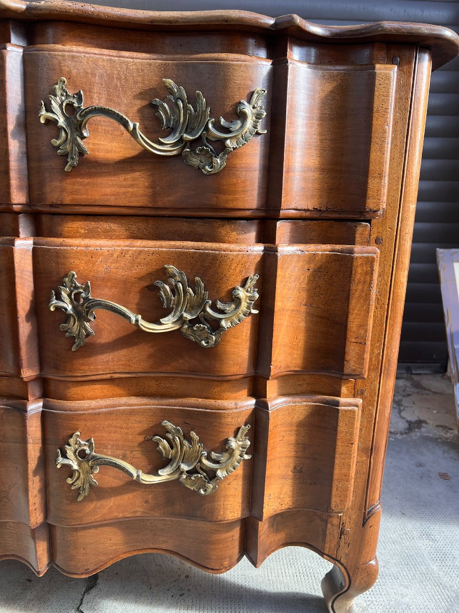 Commode dite "Arbalète" Noyer Sculpté Première Moitié du XVIIIe siècle-photo-2