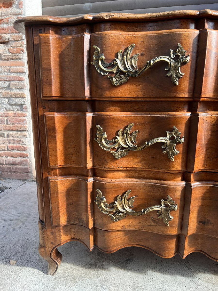 Commode dite "Arbalète" Noyer Sculpté Première Moitié du XVIIIe siècle-photo-3