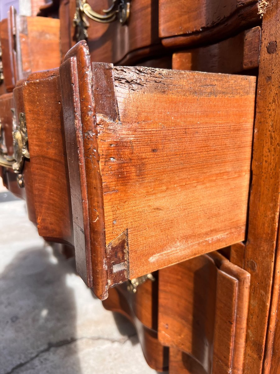 Commode dite "Arbalète" Noyer Sculpté Première Moitié du XVIIIe siècle-photo-2