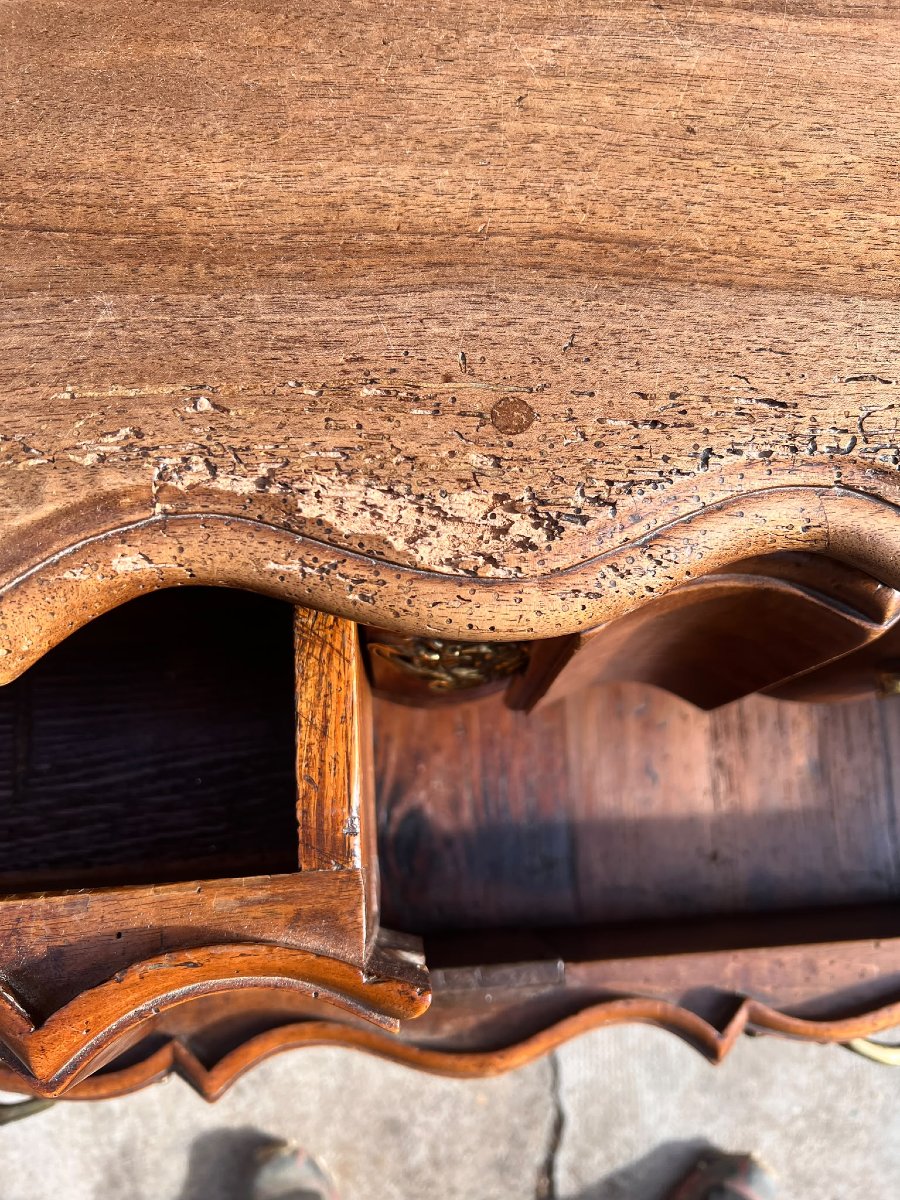 Commode dite "Arbalète" Noyer Sculpté Première Moitié du XVIIIe siècle-photo-8