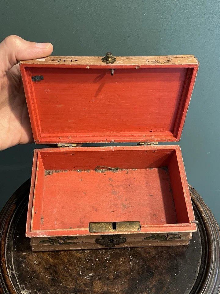 Painted Wooden Sewing Box With A Flower On A Buff-colored Background, 18th Century-photo-7