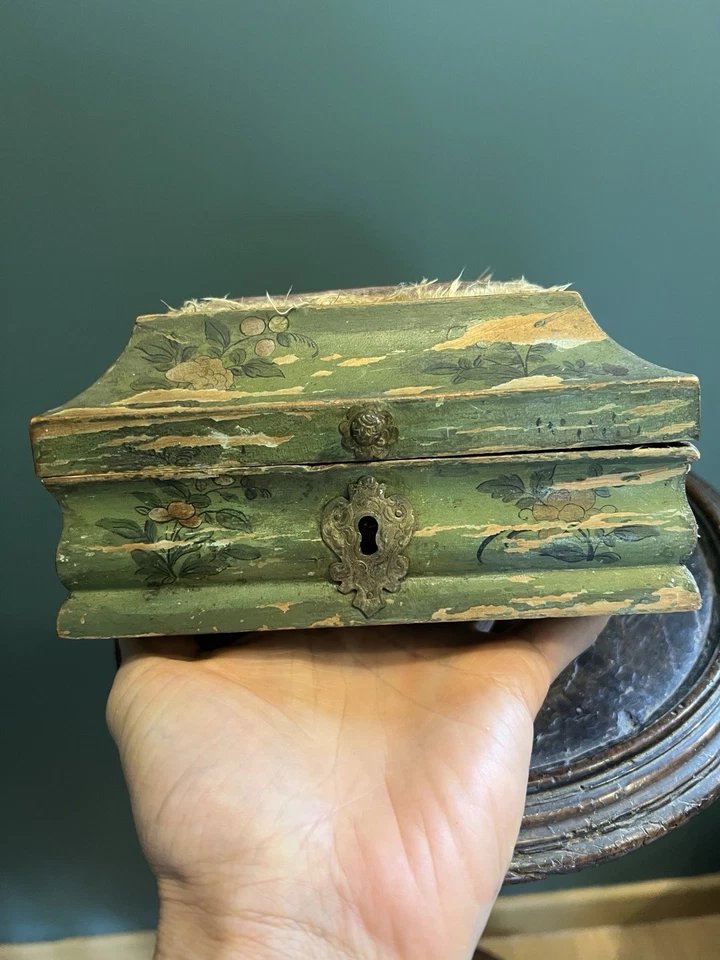 Boite à Couture Bois Peint Fleur sur Fond Vert XVIIIe siècle-photo-1