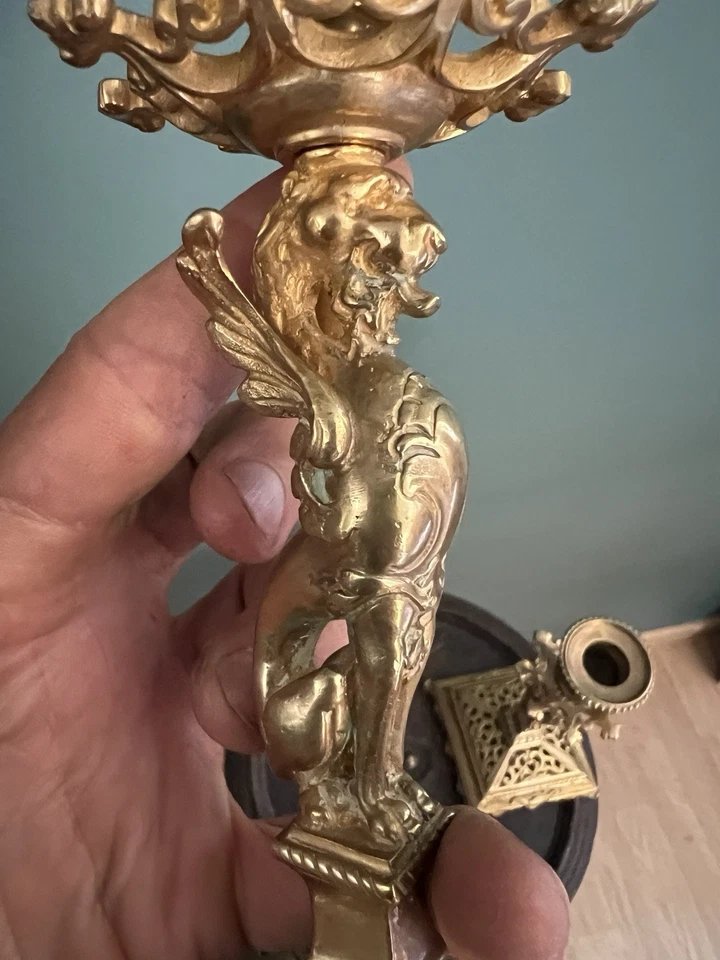 Paire de Bougeoirs à Décor de Chimères Bronze XIXe siècle Style Historiciste-photo-2