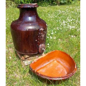 19th Century Glazed Terracotta Fountain And Basin, Midi Toulousain, Castelnauday, Villemur, Tarn? 