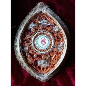 Reliquaire de Voyage fin XVIIIe siècle de Forme Navette Tissu et Verre Apôtres Sacré Coeur 