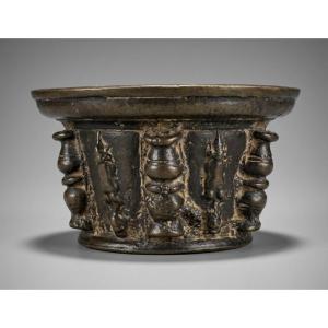 Mortier d'Apothicaire ou de Maison Bronze XVIe siècle Décor de Balustres Torses de Femmes Nues
