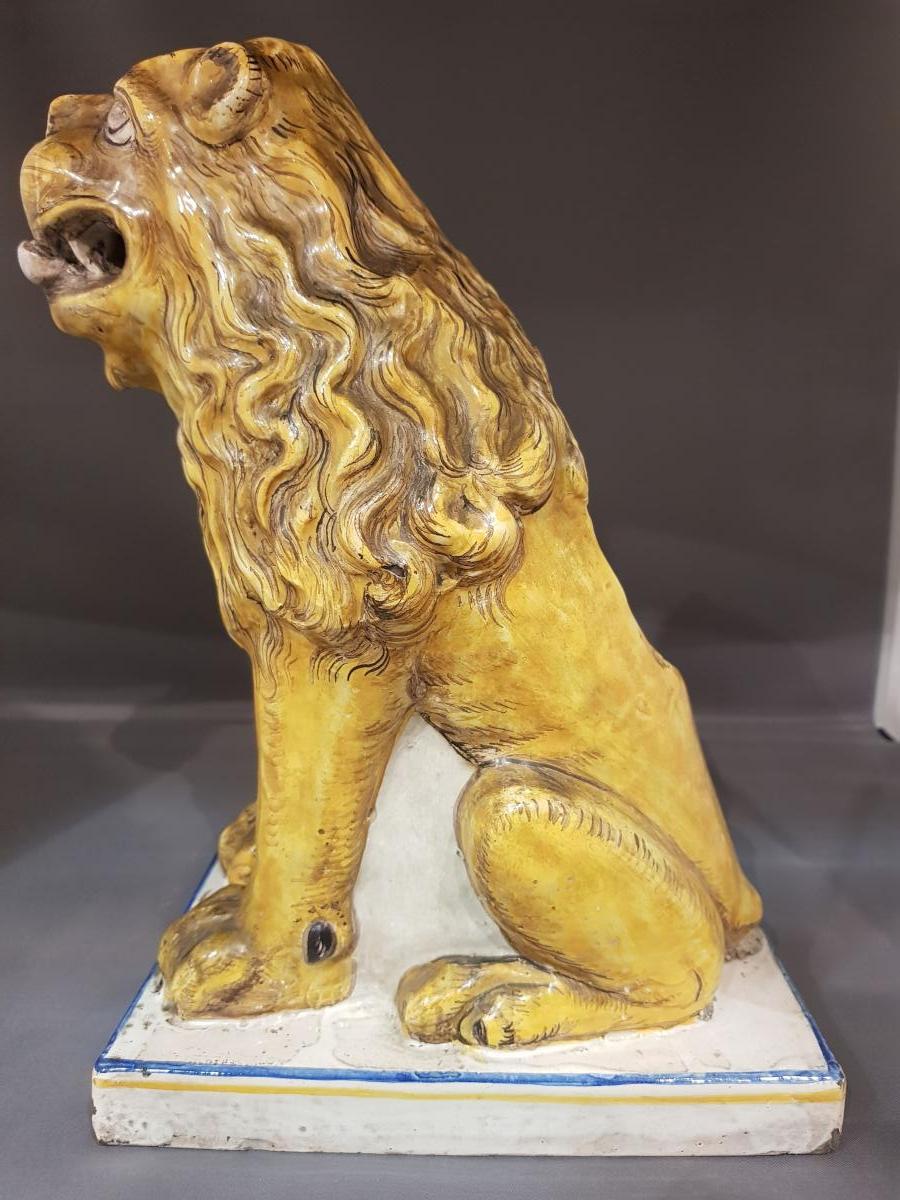 Lion Assis en faience ( élément De Poele)-photo-1