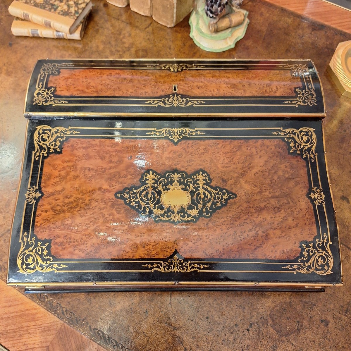 Ecritoire d'époque Napoléon III — loupe d'amboine, palissandre et laiton — signé Tahan-photo-2
