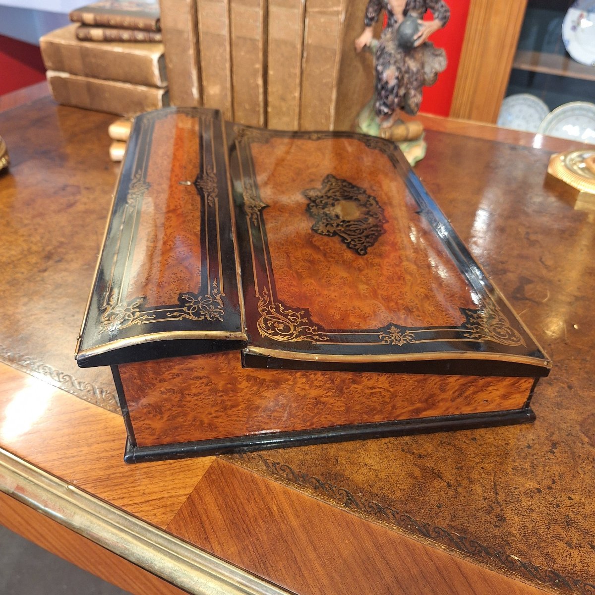 Ecritoire d'époque Napoléon III — loupe d'amboine, palissandre et laiton — signé Tahan-photo-5