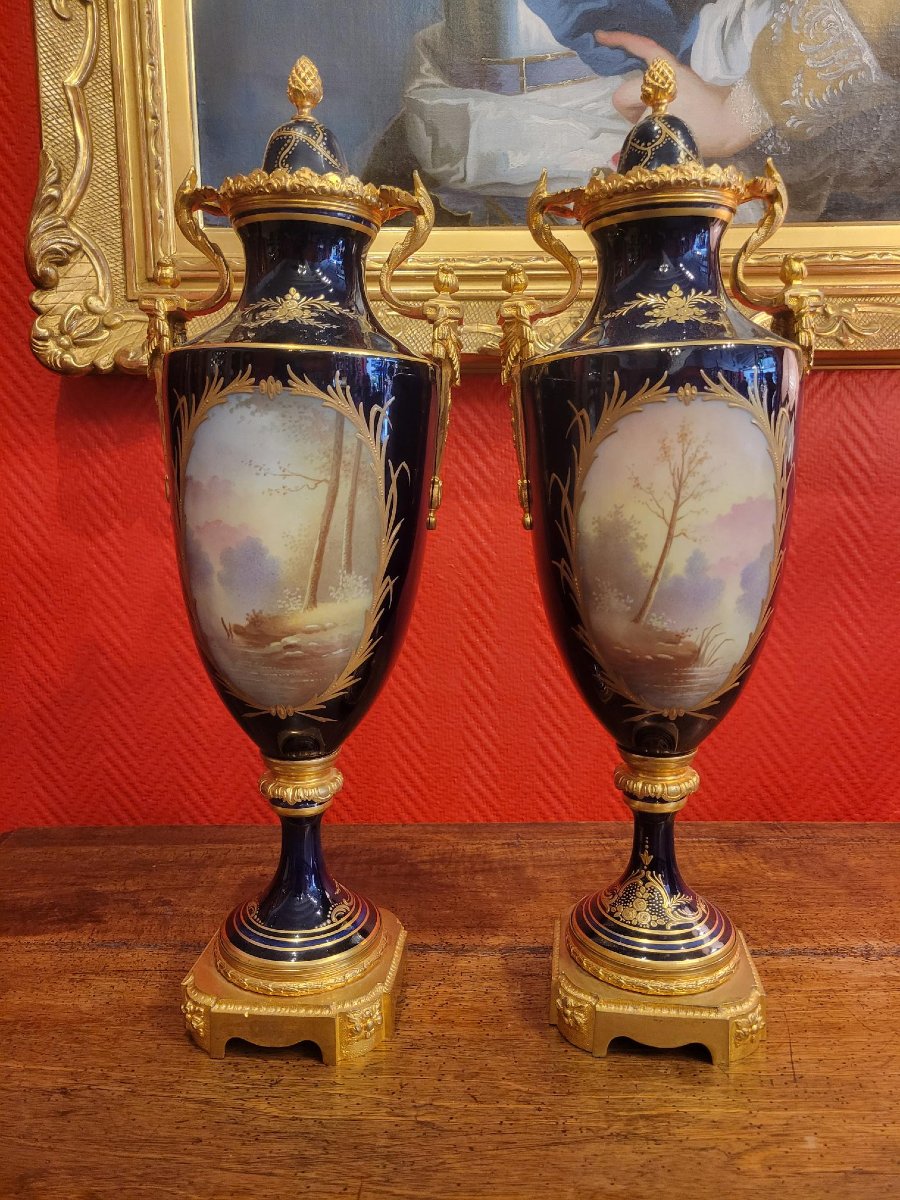 Paire de vases couverts, porcelaine de Paris, signée Grisard.-photo-3