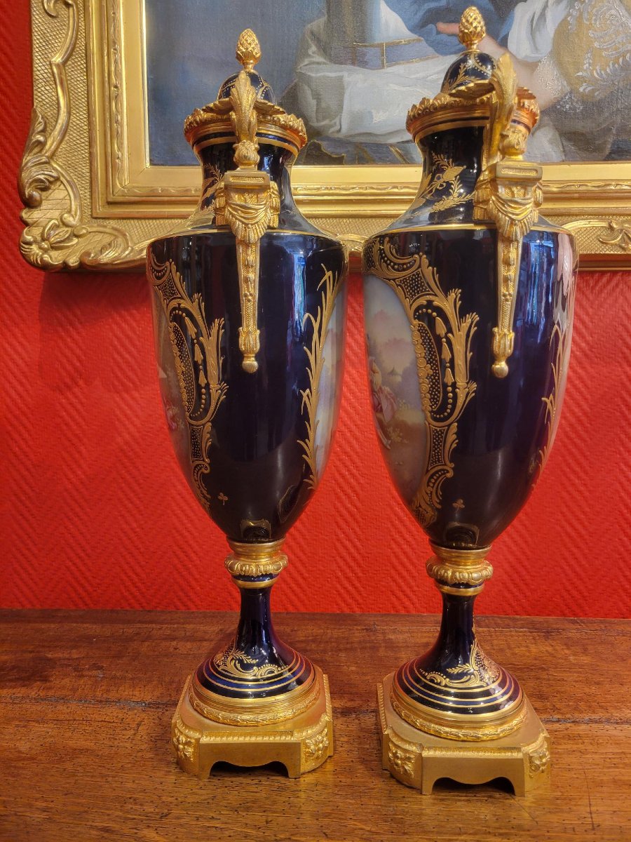 Paire de vases couverts, porcelaine de Paris, signée Grisard.-photo-4