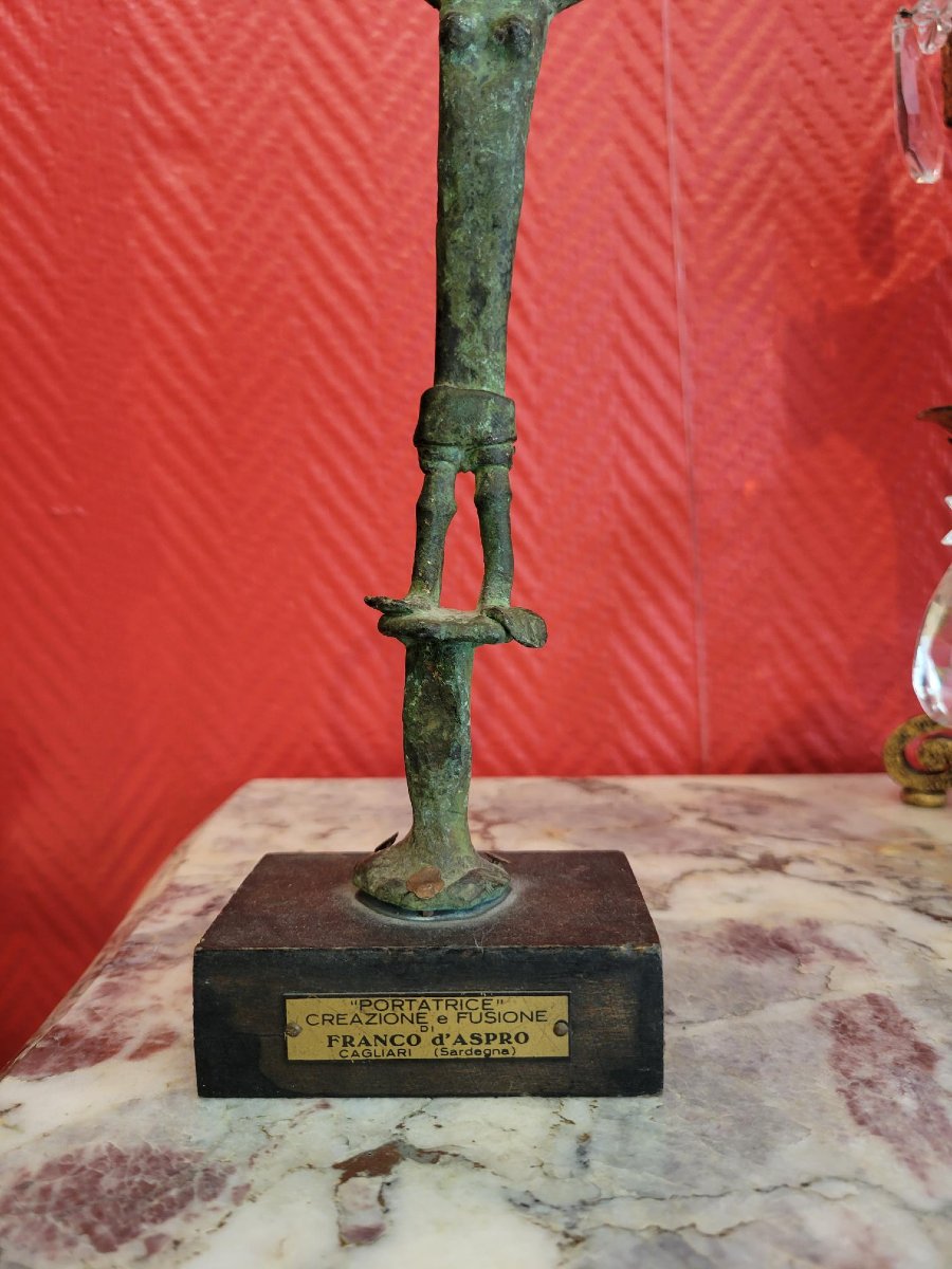 Franco d'Aspro (1911-1995)-"Portatrice", statuette en bronze à patine de fouille, circa 1950.-photo-3