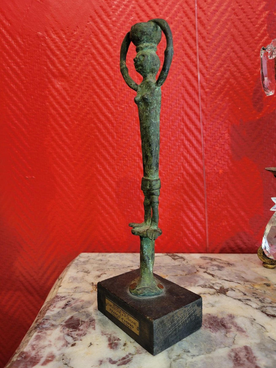 Franco d'Aspro (1911-1995)-"Portatrice", statuette en bronze à patine de fouille, circa 1950.-photo-1