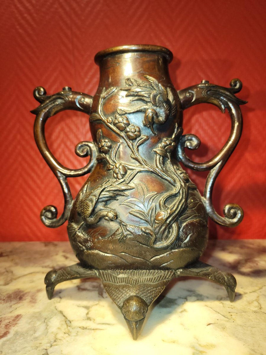 Pair Of Japanese Bronze Vases, Decorated With High Relief—meiji Era (1868–1912)-photo-3