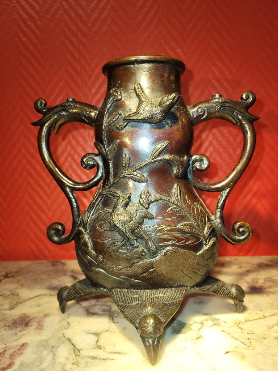 Pair Of Japanese Bronze Vases, Decorated With High Relief—meiji Era (1868–1912)-photo-4