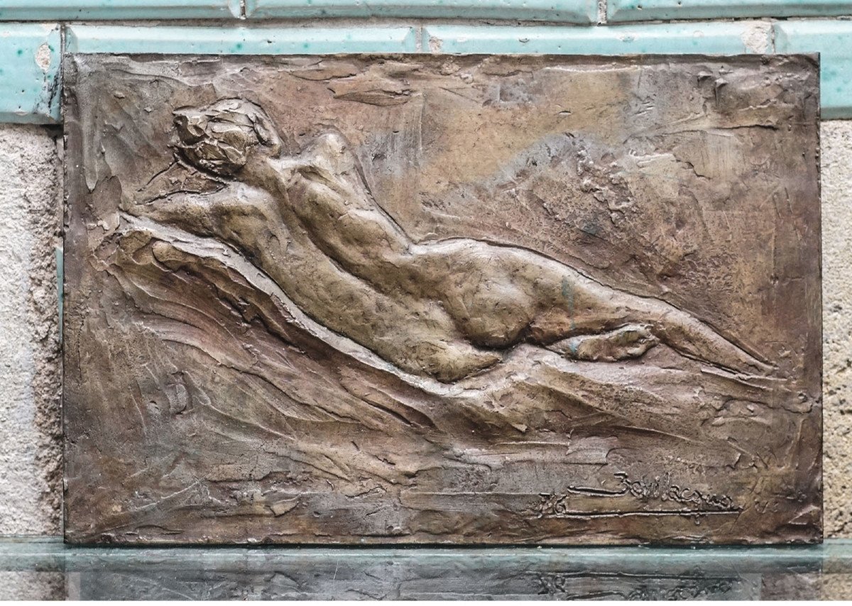 BEVILACQUA, Plaque bronze art déco,  Dos nu.