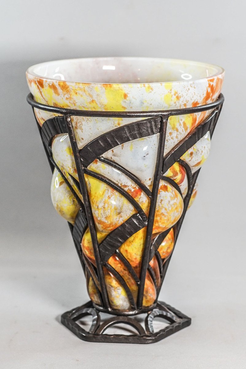 VASE ART DÉCO soufflé, monture fer forgé, Lorraine