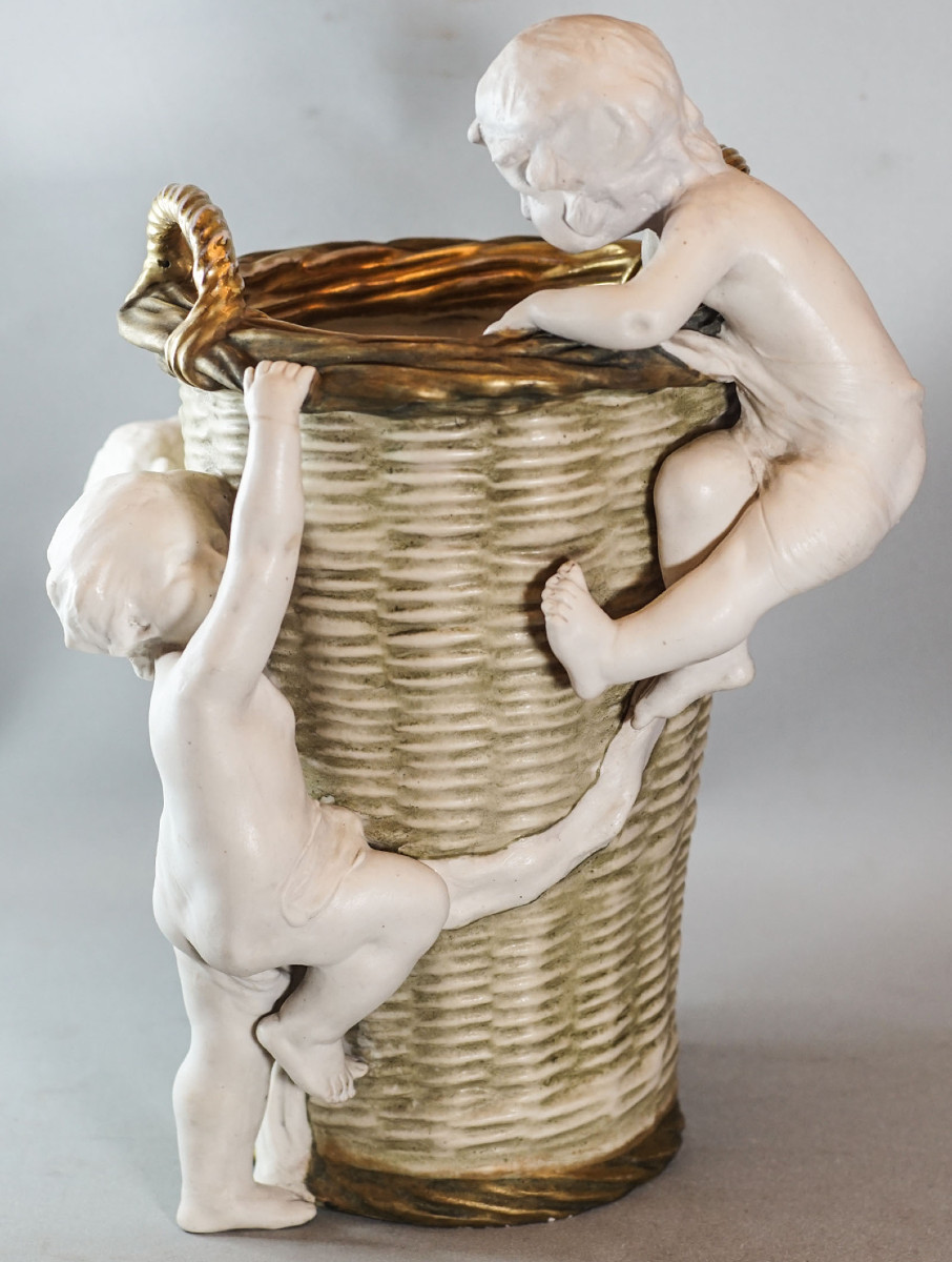 Amphore biscuit art nouveau au putti, Autriche