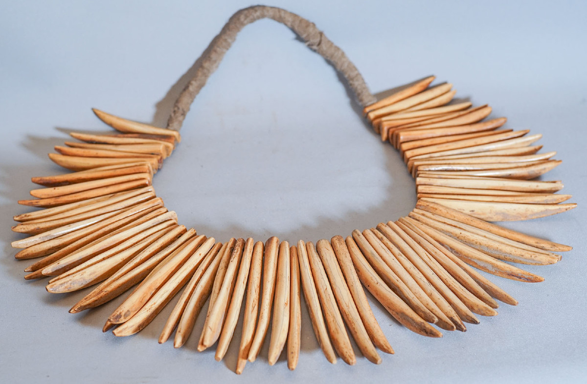 COLLIER TRIBAL, os de buffle,  Zoulous, Afrique du Sud