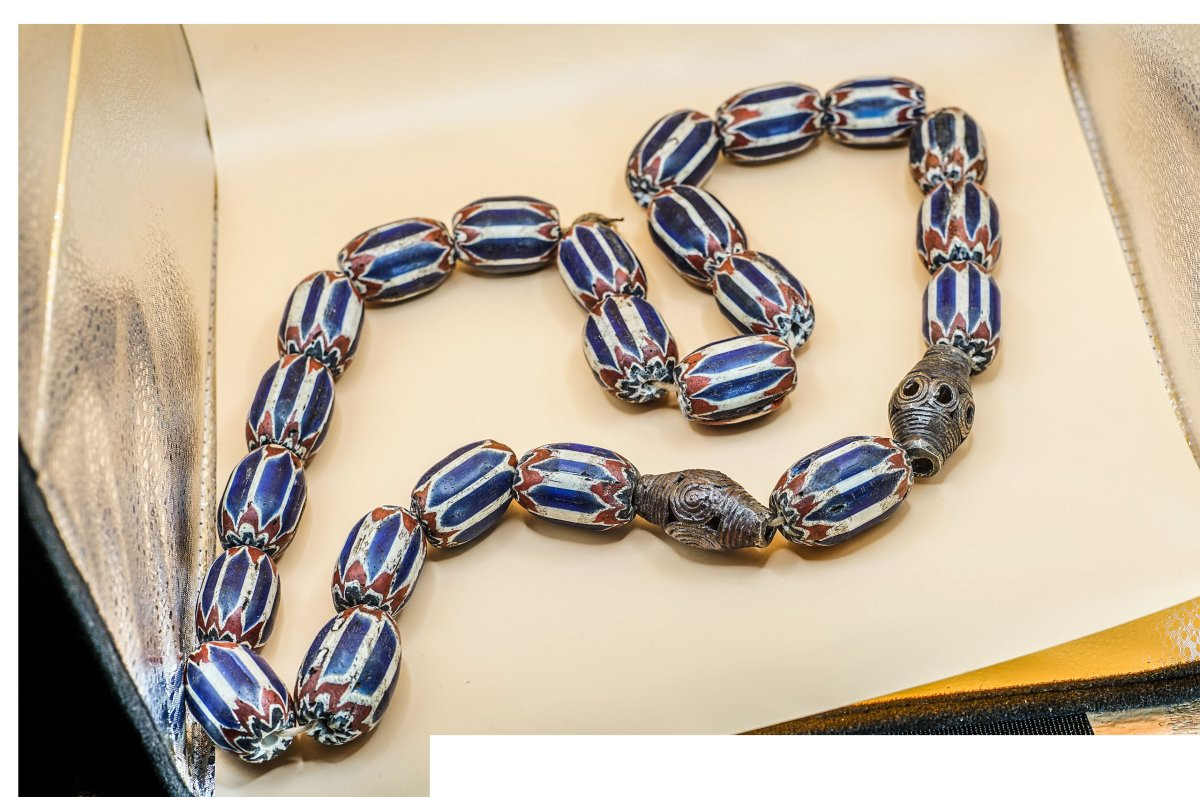 COLLIER PERLES A CHEVRON,  Bamiléké Cameroun-photo-3
