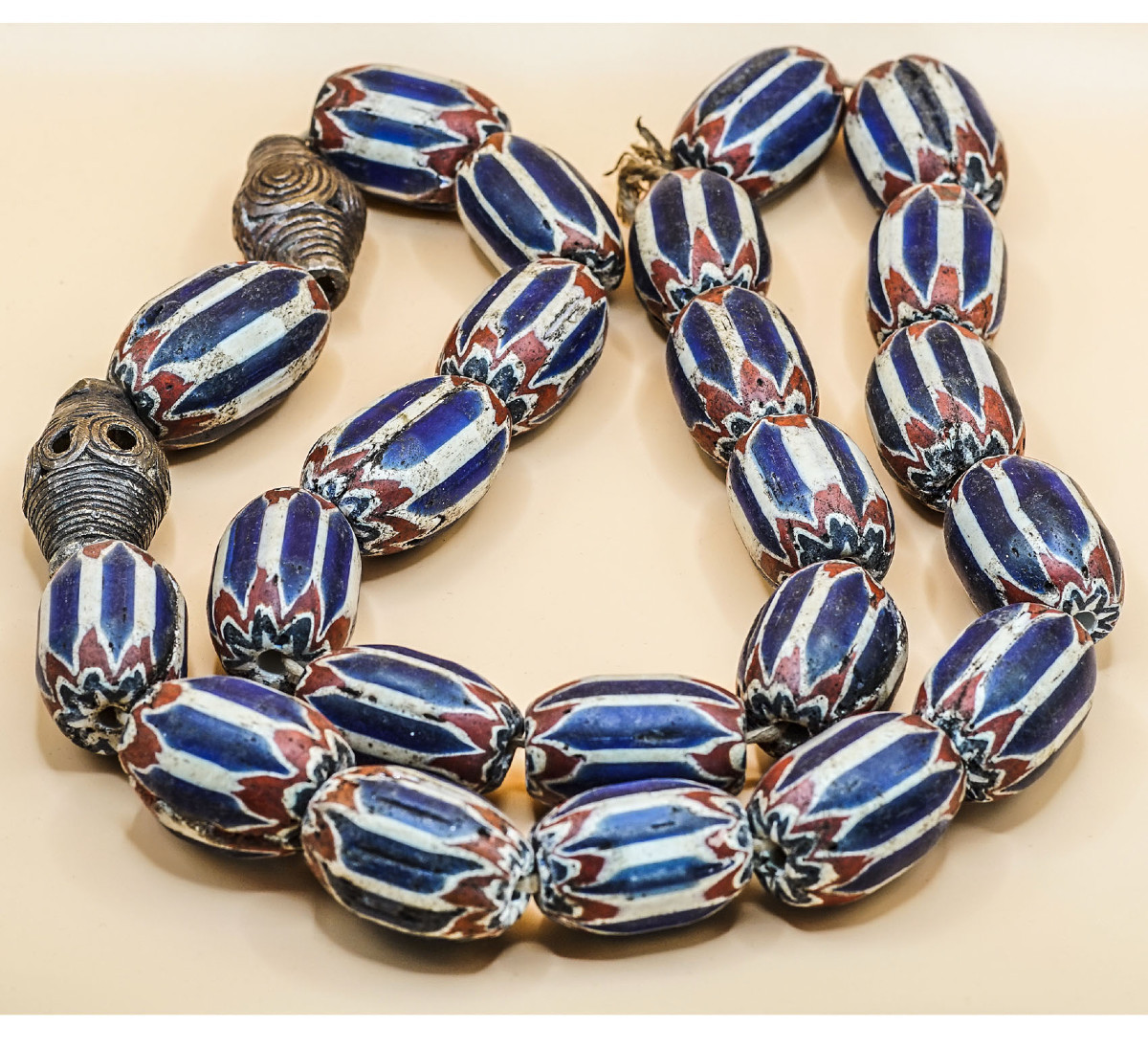 COLLIER PERLES A CHEVRON,  Bamiléké Cameroun