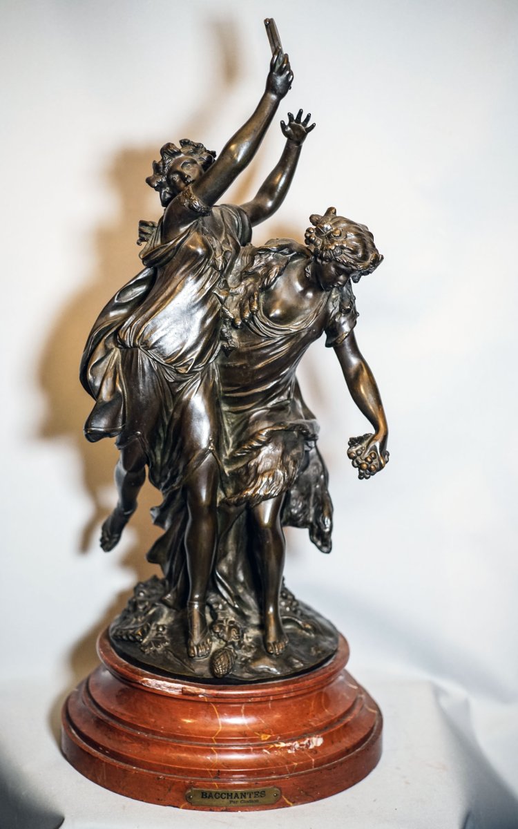 CLODION (1738-1814) d'après, "Bacchantes au tambourin et grappe de raisin" bronze
