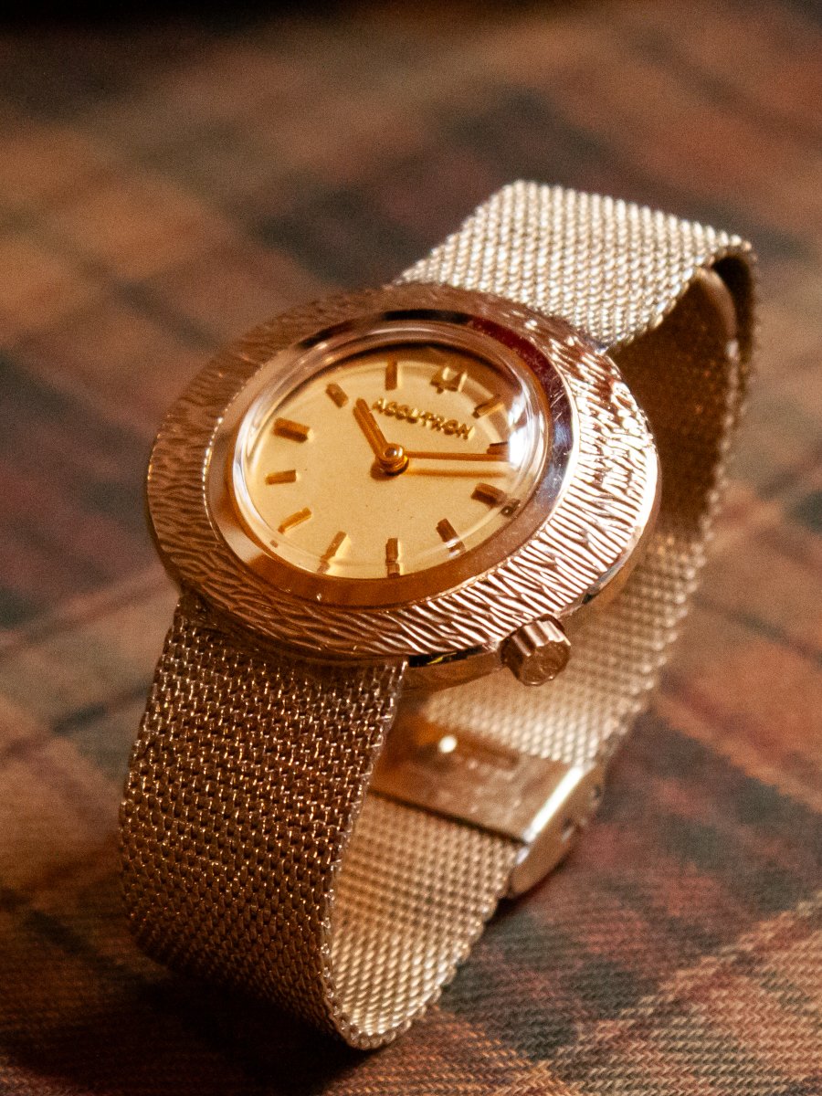 Bulova Accutron, Integrated Bracelet, Gold Plated-photo-2