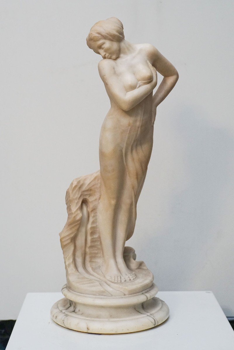 SILAU, femme marbre blanc