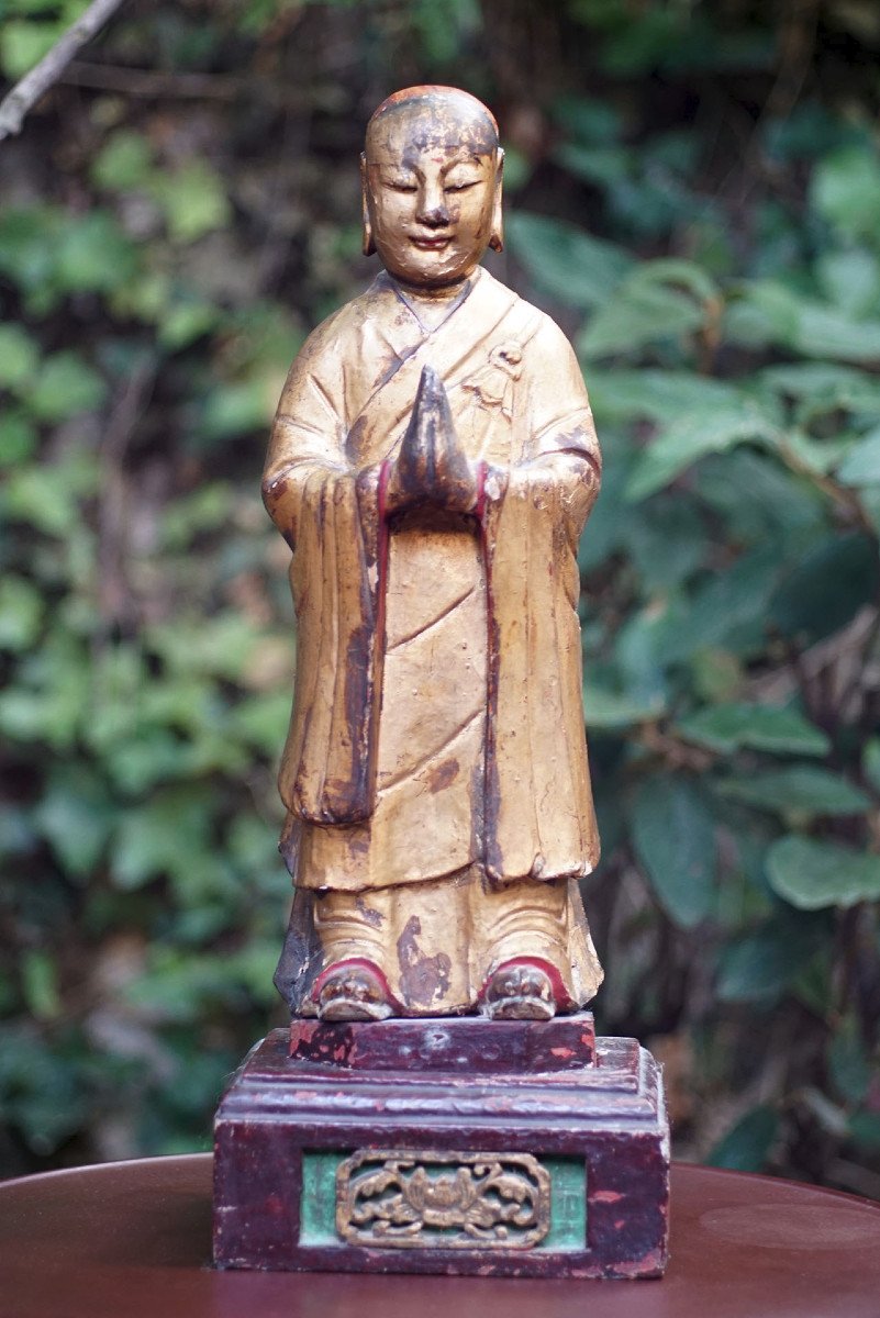 CHINE :  ADORANT, sculpture bois laqué doré feuille or. Milieu XIX Siècle