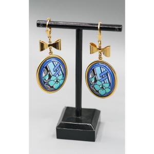 Michaela Frey, Boucles d'oreilles