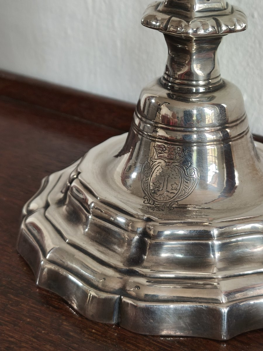 Paire de Bougeoirs en métal argenté avec Armoiries (couronne de marquis), XVIIIème-photo-1