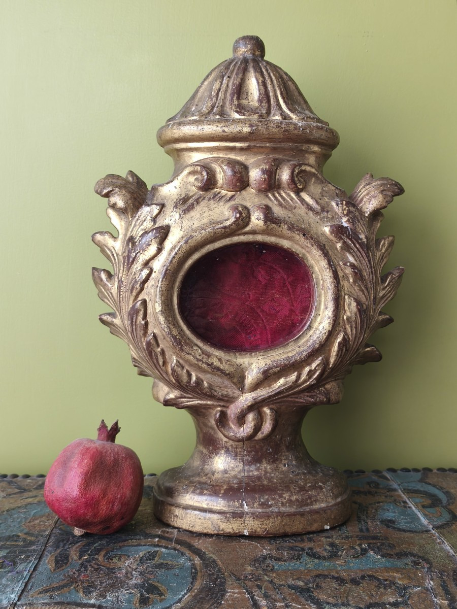 Reliquaire Monstrance en bois sculpté et doré avec verre soufflé, XVIIIe siècle