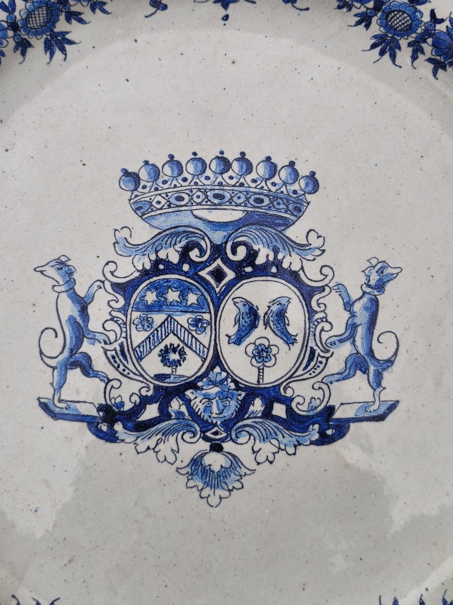 Grand plat Rouen à décor d'armoiries, XVIIIe siècle-photo-2
