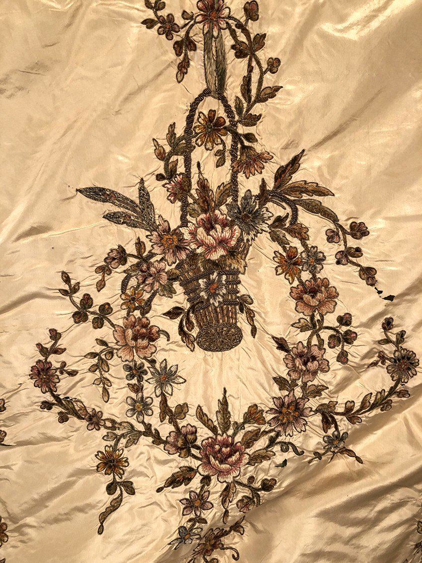 Bedspread Converted Into Silk Portiere With Rich Cannetille Embroidered Decor, 19th Century-photo-3