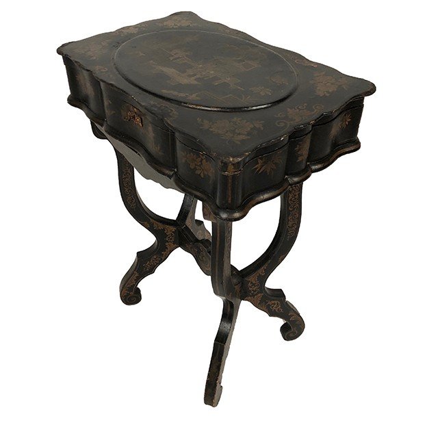 Travailleuse Napoléon III, Bois Laqué Noir à Décor Asiatique Peint Or