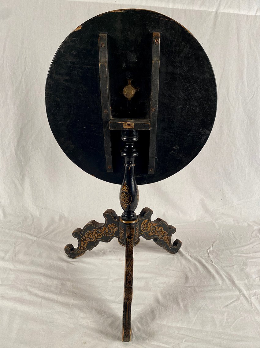 Guéridon basculant Napoléon III, bois laqué noir, décor peint et burgauté-photo-2
