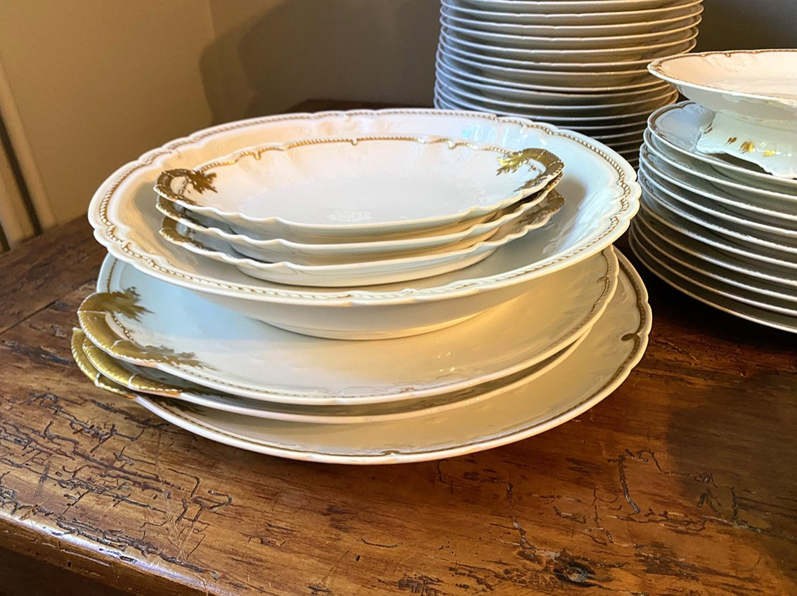 Limoges. White Porcelain Service With Gold Decoration. Goa France, 77 Pieces-photo-3