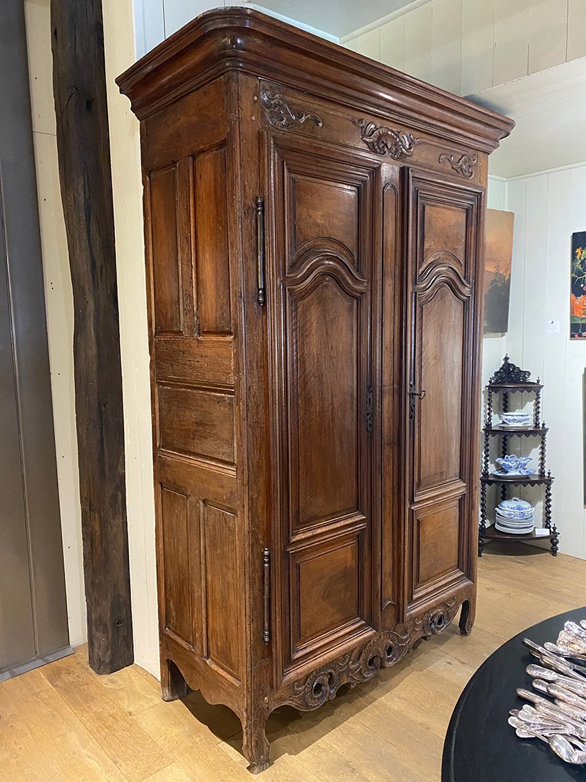 Armoire en noyer sculpté, vallée du Rhône XVIIIe-photo-3