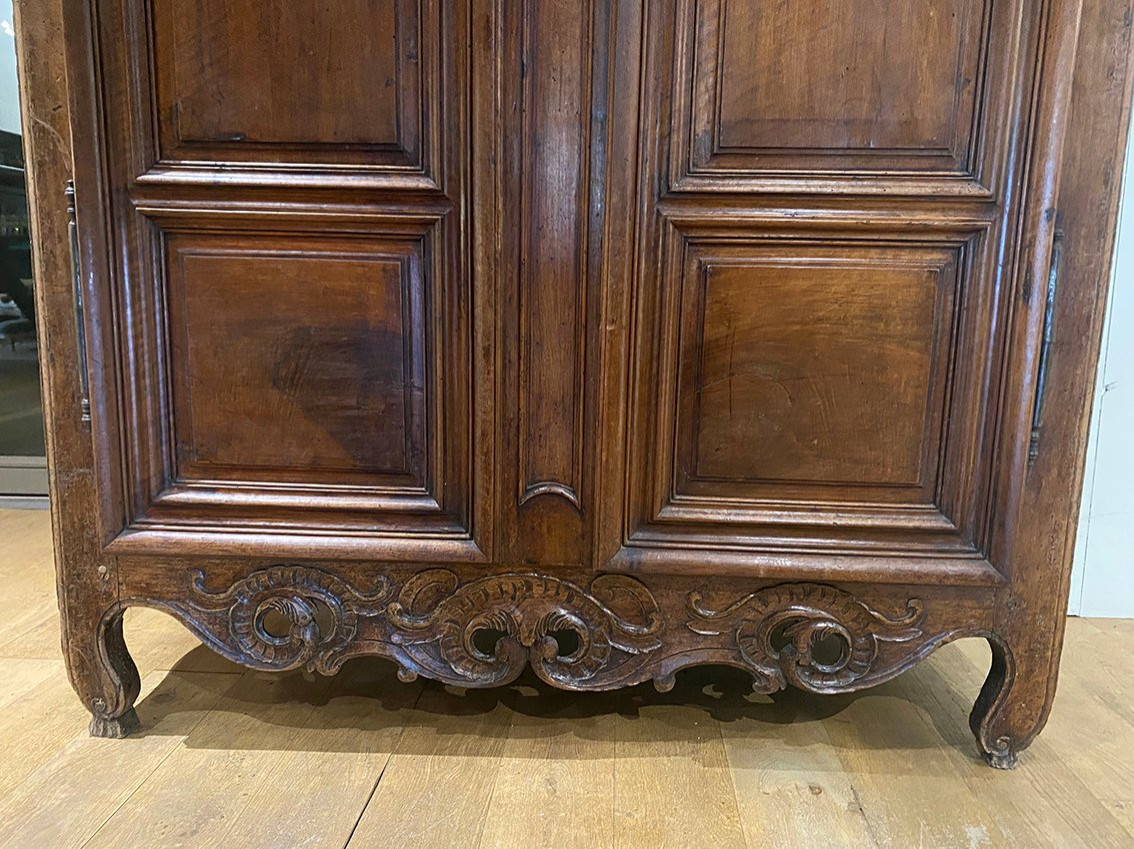 Armoire en noyer sculpté, vallée du Rhône XVIIIe-photo-1