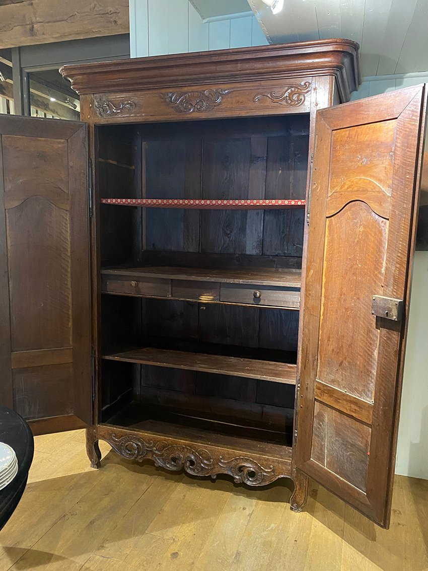 Armoire en noyer sculpté, vallée du Rhône XVIIIe-photo-4
