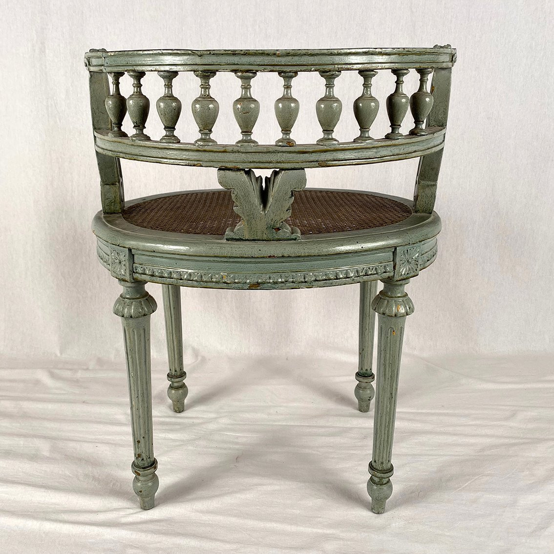 Chaise de style Louis XVI en bois laqué gris / vert et assise cannée-photo-3